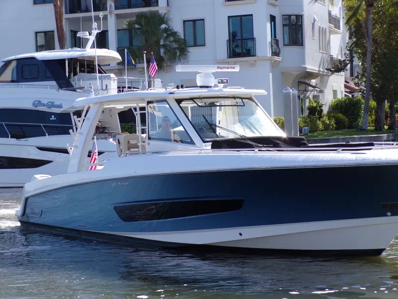 Slide: The Image of Boston Whaler 420 OUTRAGE 2018 - 6