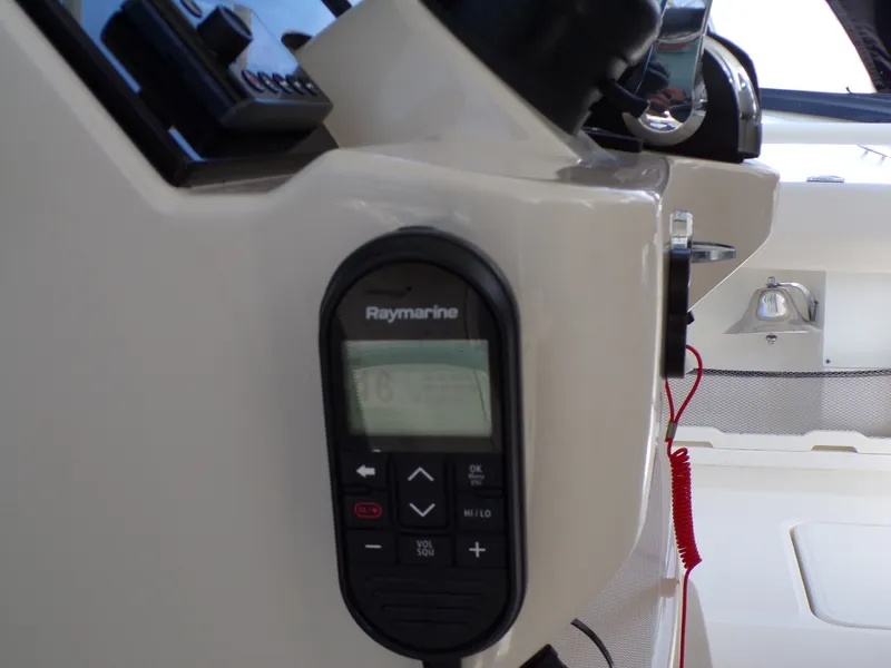 Slide: The Image of Boston Whaler 420 OUTRAGE 2018 - 38