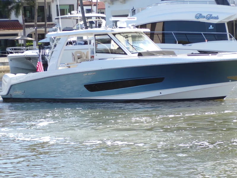 Slide: The Image of Boston Whaler 420 OUTRAGE 2018 - 8