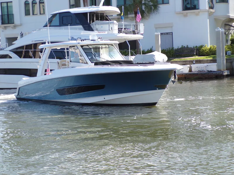 Slide: The Image of Boston Whaler 420 OUTRAGE 2018 - 7