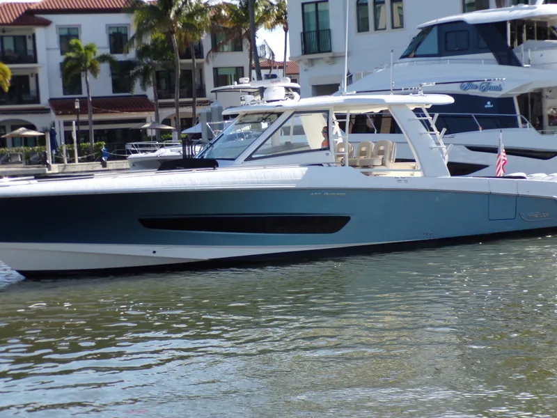 Slide: The Image of Boston Whaler 420 OUTRAGE 2018 - 100