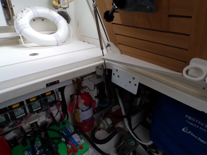 Slide: The Image of Boston Whaler 420 OUTRAGE 2018 - 85