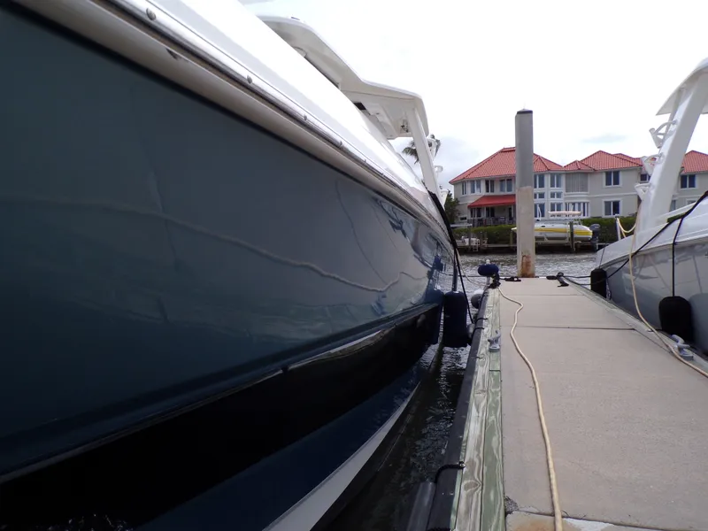Slide: The Image of Boston Whaler 420 OUTRAGE 2018 - 16
