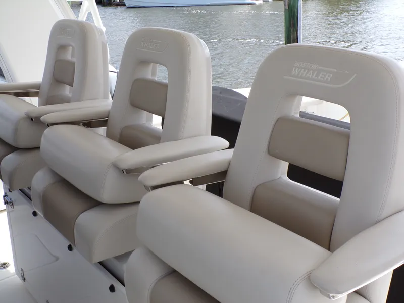 Slide: The Image of Boston Whaler 420 OUTRAGE 2018 - 25