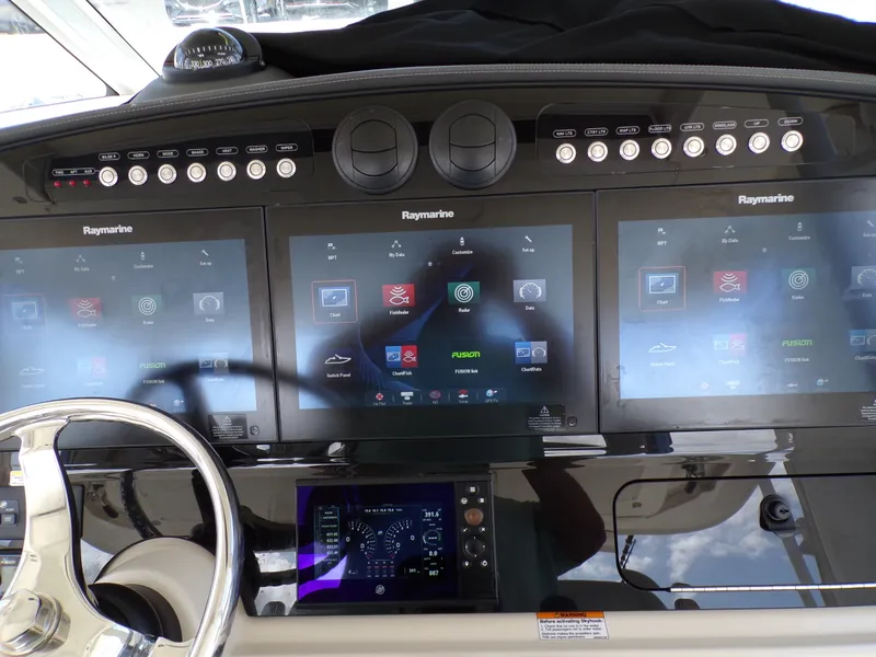 Slide: The Image of Boston Whaler 420 OUTRAGE 2018 - 27