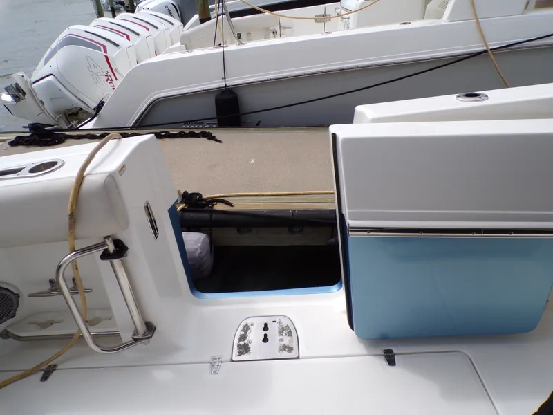 Slide: The Image of Boston Whaler 420 OUTRAGE 2018 - 89