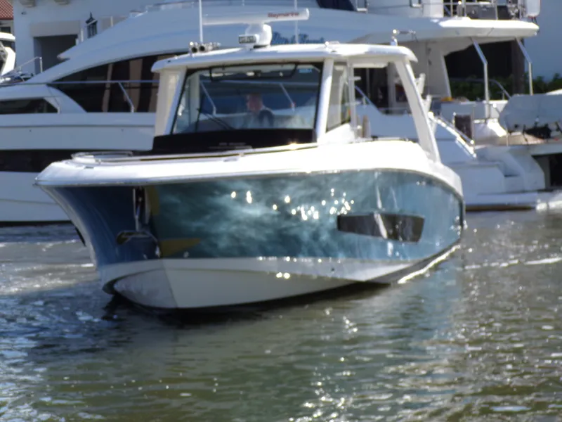 Slide: The Image of Boston Whaler 420 OUTRAGE 2018 - 2