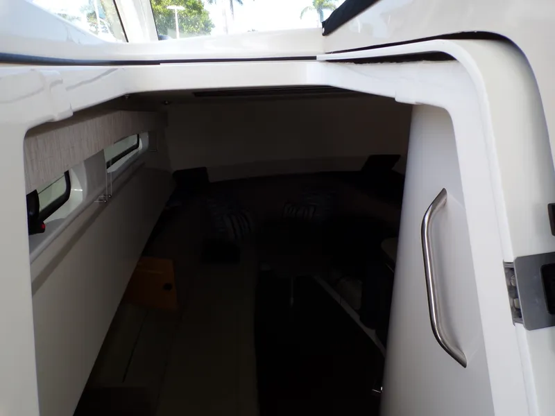 Slide: The Image of Boston Whaler 420 OUTRAGE 2018 - 55