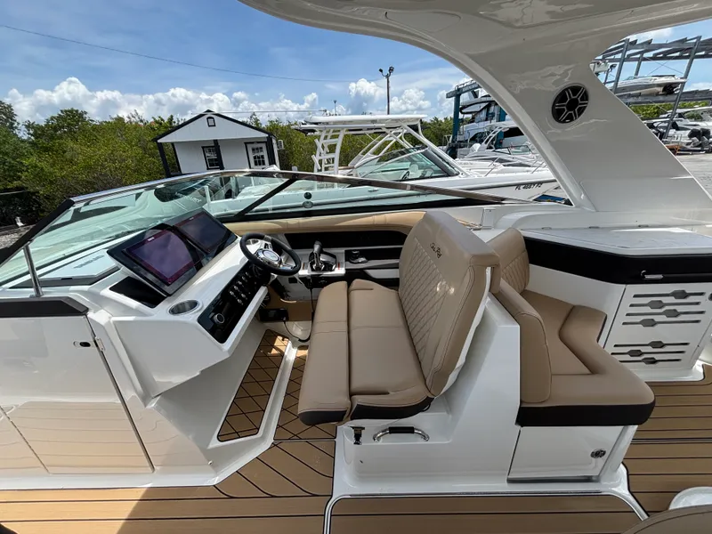 Slide: The Image of Sea Ray SLX 310 Outboard 2026 - 21