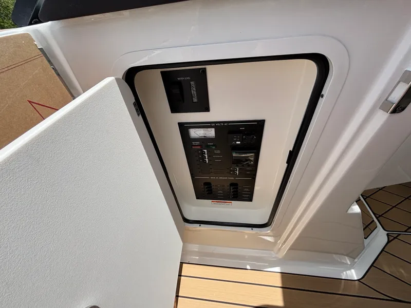 Slide: The Image of Sea Ray SLX 310 Outboard 2026 - 30