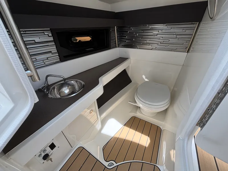 Slide: The Image of Sea Ray SLX 310 Outboard 2026 - 32