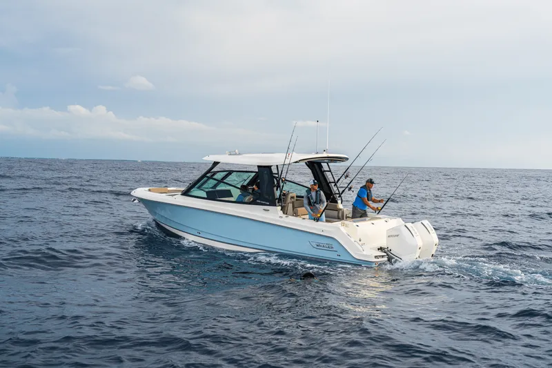 Slide: The Image of Boston Whaler 330 Vantage 2025 - 2