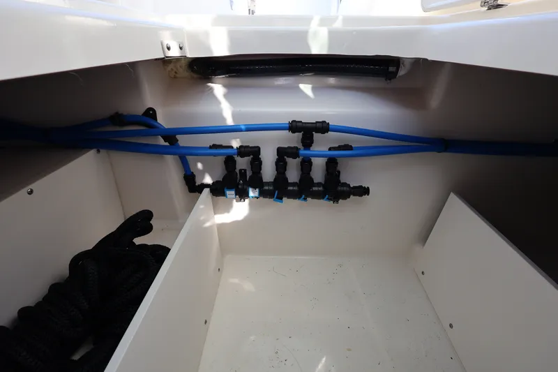 Slide: The Image of Boston Whaler 330 Vantage 2025 - 50