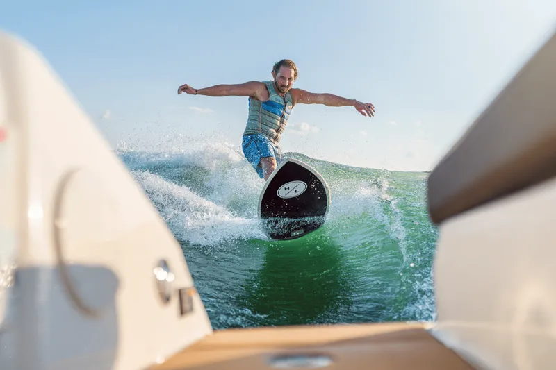 Slide: The Image of Sea Ray SDX 250 Surf 2026 - 32