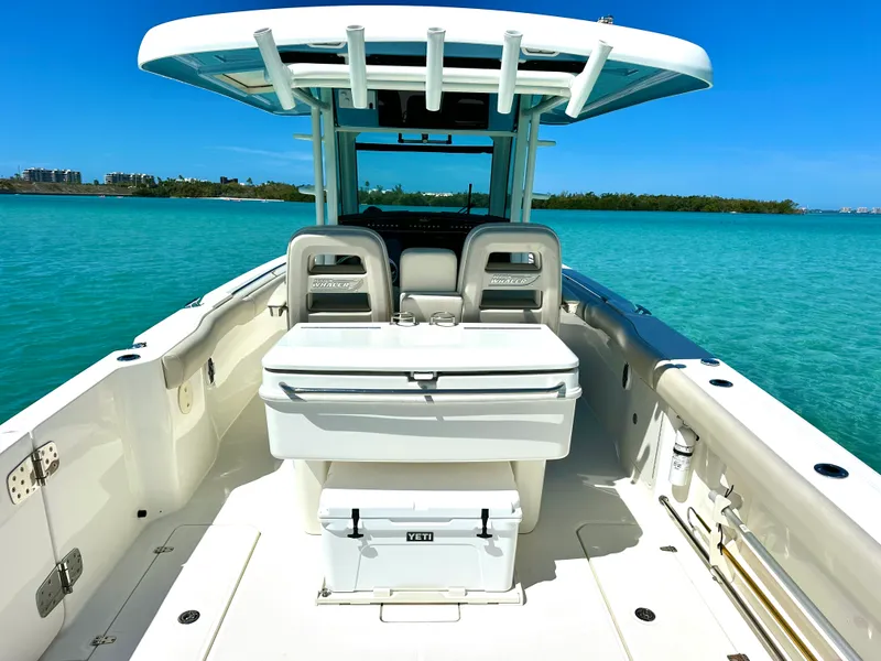 Slide: The Image of Boston Whaler 330 OUTRAGE 2024 - 12
