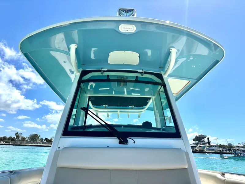 Slide: The Image of Boston Whaler 330 OUTRAGE 2024 - 21