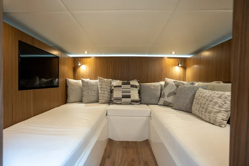 Slide: The Image of Cruisers 50 GLS 2024 - 13