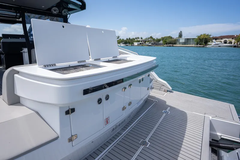 Slide: The Image of Cruisers 50 GLS 2024 - 16