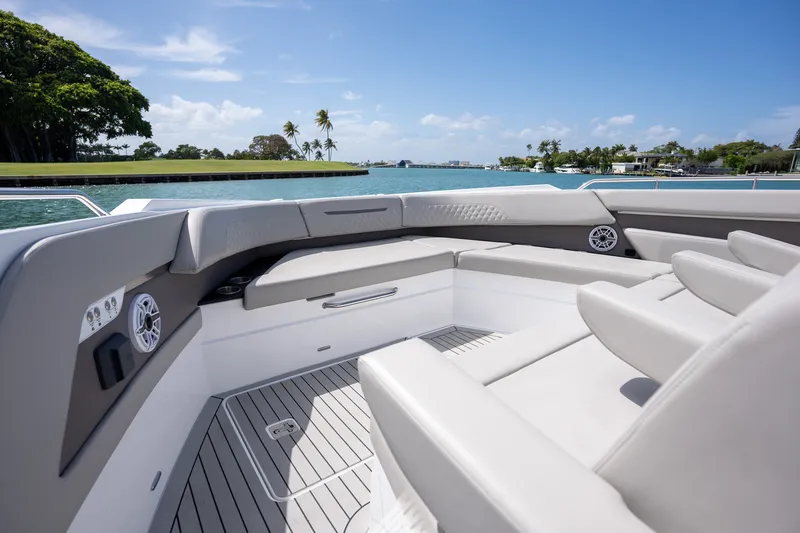 Slide: The Image of Cruisers 50 GLS 2024 - 22