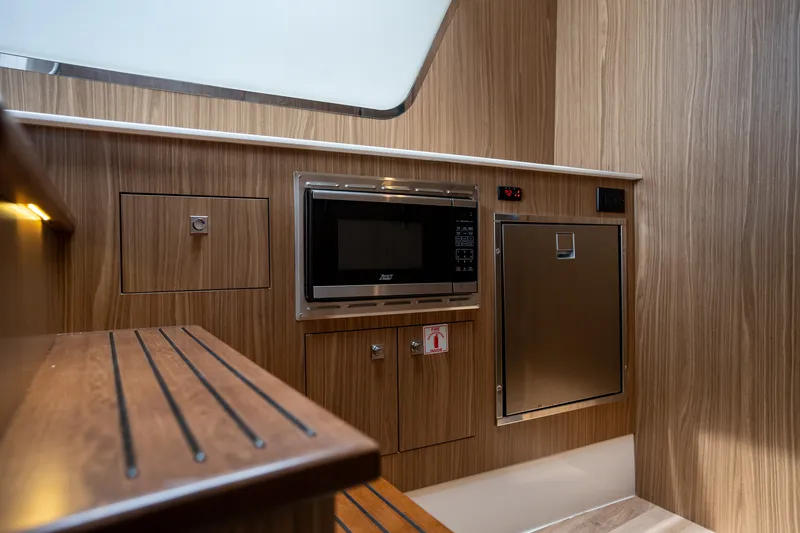 Slide: The Image of Cruisers 50 GLS 2024 - 34