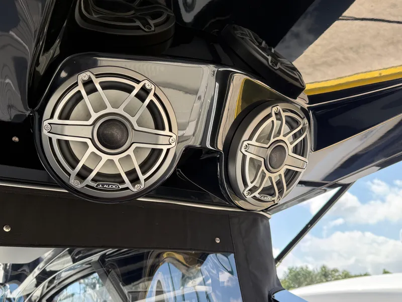 Slide: The Image of Cruisers 50 GLS Outboard 2024 - 12