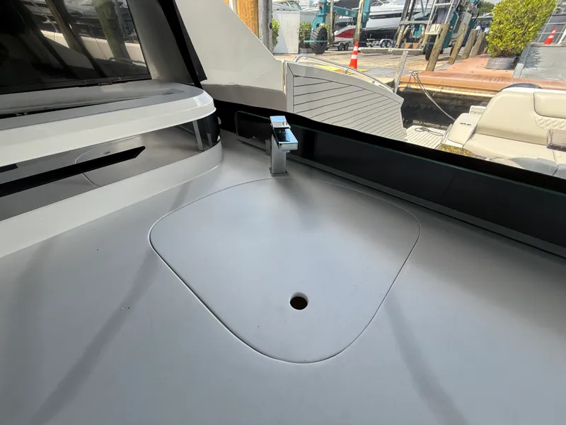 Slide: The Image of Cruisers 50 GLS Outboard 2024 - 14