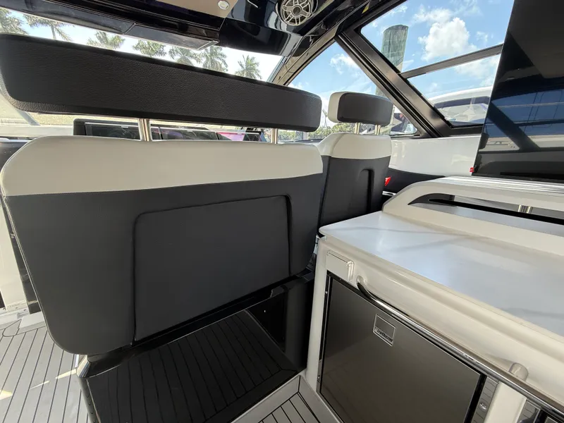 Slide: The Image of Cruisers 50 GLS Outboard 2024 - 19