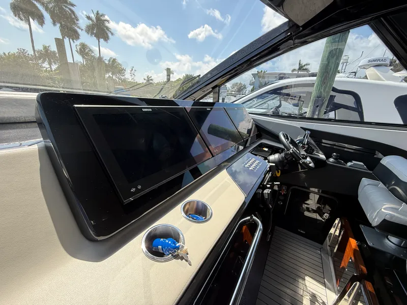 Slide: The Image of Cruisers 50 GLS Outboard 2024 - 21