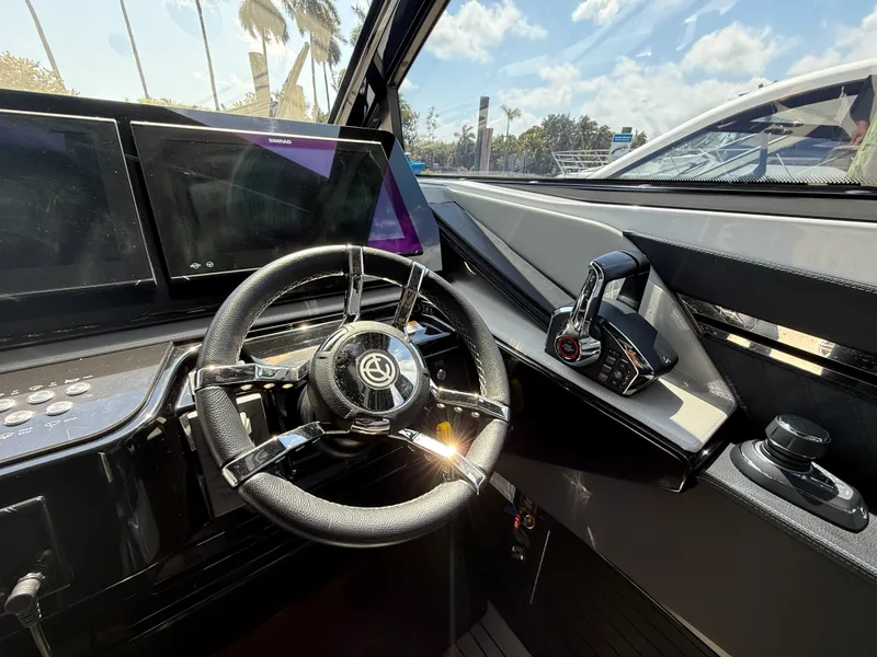 Slide: The Image of Cruisers 50 GLS Outboard 2024 - 22