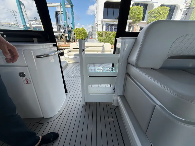 Slide: The Image of Cruisers 50 GLS Outboard 2024 - 27