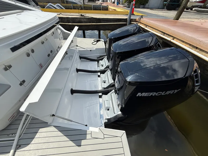 Slide: The Image of Cruisers 50 GLS Outboard 2024 - 3