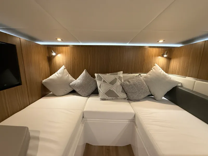 Slide: The Image of Cruisers 50 GLS Outboard 2024 - 40