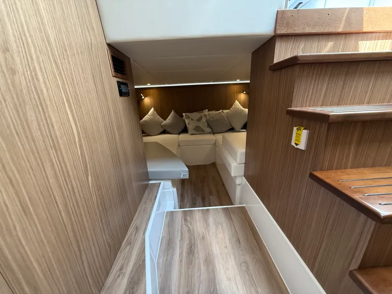 Slide: The Image of Cruisers 50 GLS Outboard 2024 - 42