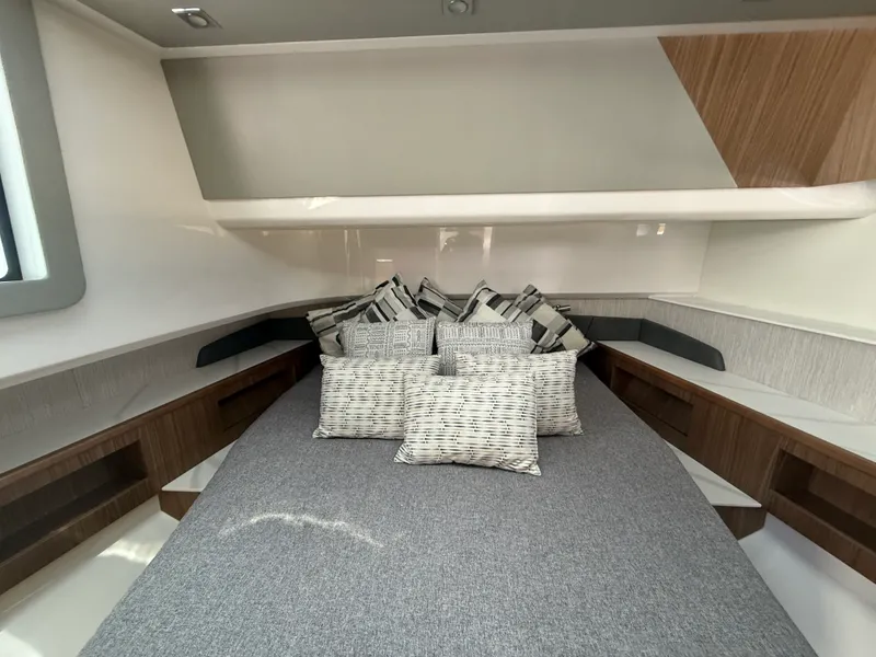 Slide: The Image of Cruisers 50 GLS Outboard 2024 - 44