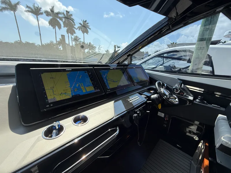 Slide: The Image of Cruisers 50 GLS Outboard 2024 - 59