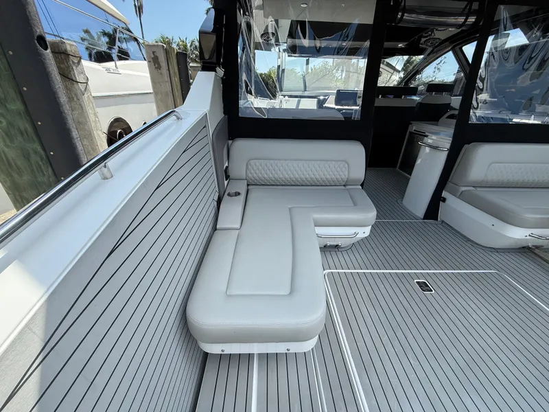 Slide: The Image of Cruisers 50 GLS Outboard 2024 - 6