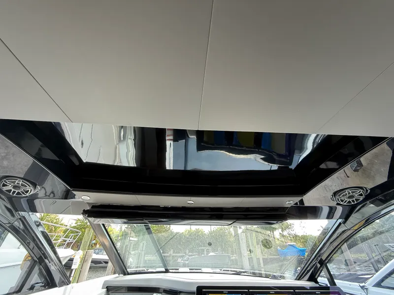 Slide: The Image of Cruisers 50 GLS Outboard 2024 - 61