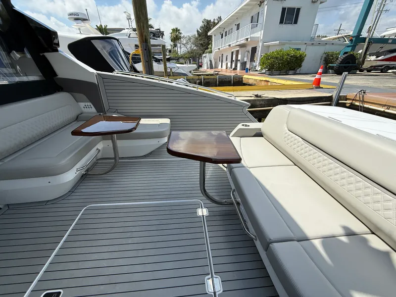 Slide: The Image of Cruisers 50 GLS Outboard 2024 - 7