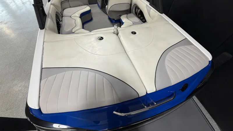 Slide: The Image of Malibu WAKESETTER VTX 2012 - 13