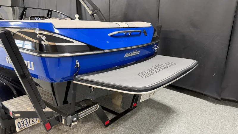 Slide: The Image of Malibu WAKESETTER VTX 2012 - 8