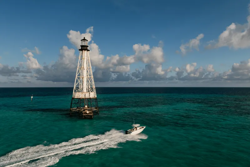 Slide: The Image of Boston Whaler 250 Outrage 2026 - 45