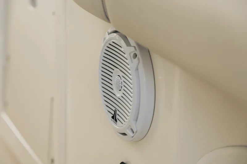 Slide: The Image of Boston Whaler 250 Outrage 2026 - 79