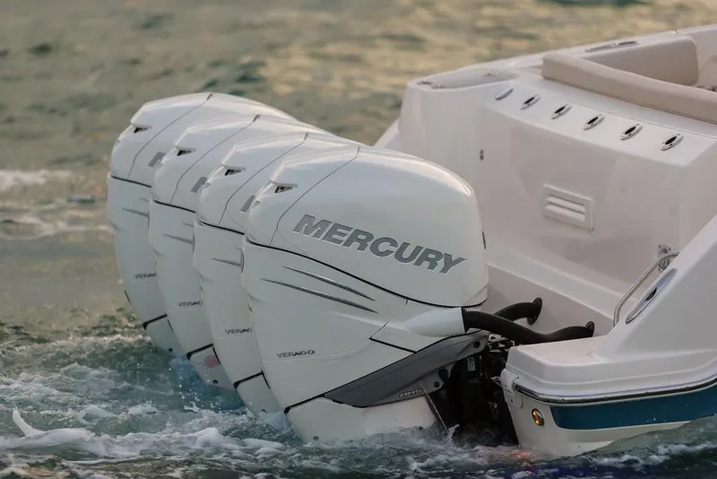 Slide: The Image of Boston Whaler 420 Outrage 2026 - 18