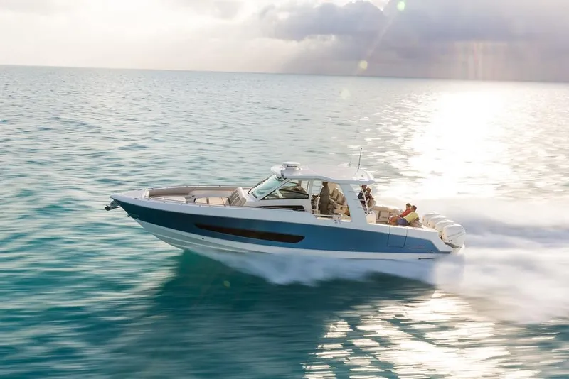 Slide: The Image of Boston Whaler 420 Outrage 2026 - 39