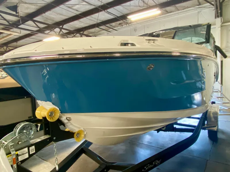 Slide: The Image of Sea Ray SDX 230 2026 - 1