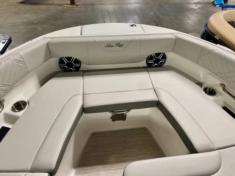 Slide: The Image of Sea Ray SDX 230 2026 - 19