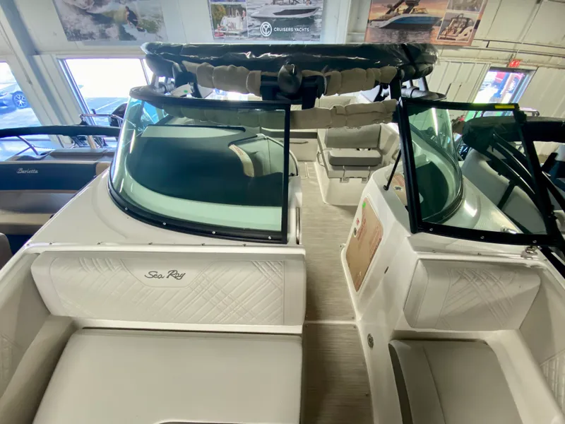 Slide: The Image of Sea Ray SDX 230 2026 - 22