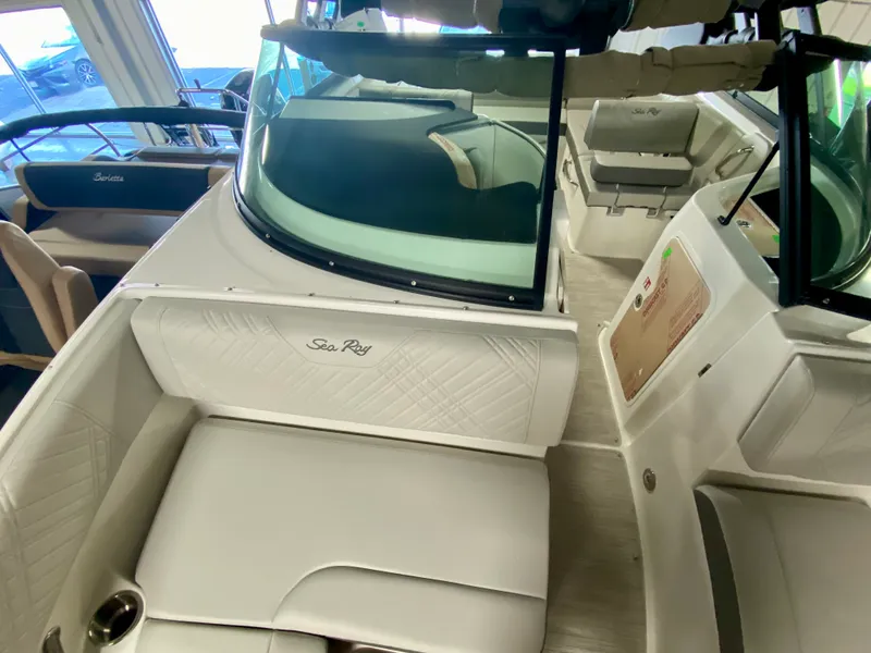 Slide: The Image of Sea Ray SDX 230 2026 - 23