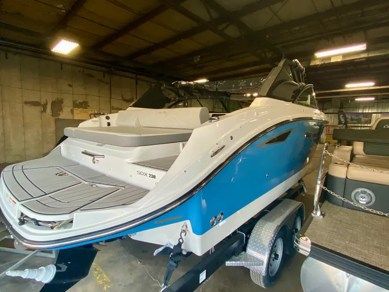 Slide: The Image of Sea Ray SDX 230 2026 - 3