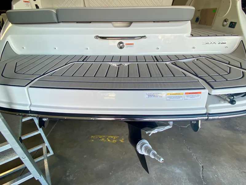 Slide: The Image of Sea Ray SDX 230 2026 - 5